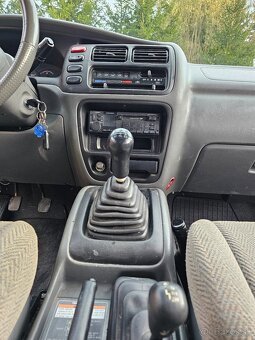 Suzuki Grand Vitara 2.5 V6 ABS - 20
