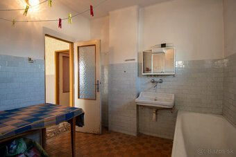 Starší trojpodlažný dom blízko centra - 20