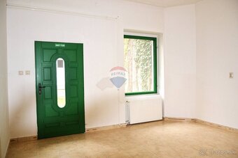 Na predaj jedinečná budova v meste Lučenec - 20