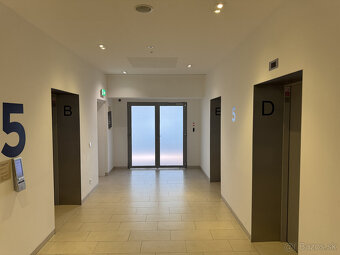 Prenájom novozrekonštruovaného samostatného kancelárskeho tr - 20