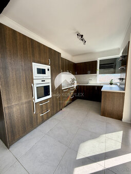 Reality KOMPLEX s.r.o. Vám ponúka na predaj rodinný dom v ob - 20