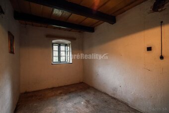 PREDAJ: Rodinný dom so záhradou, hospodárskymi stavbami a pô - 20