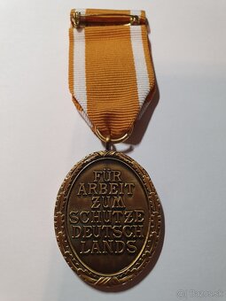 Vyznamenanie , Slovensky stat , zelezny kriz , odznak - 20