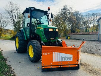 Komunální traktor JOHN DEERE 4720. - 20