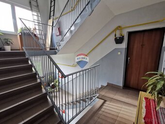 REZERVOVANÉ 2 izbový byt, zrekonštruovaný, 56 m2,  balkón, V - 20