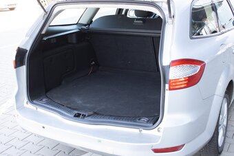Ford Mondeo Combi 1.6 92 kW z roku 2008 - 20