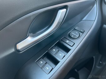 Hyundai i30 Combi 1.5 DPI 80kw r. 2022 - 20