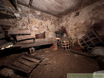 Rodinný dom v pokojnej vinárskej obci Rúbaň – ideálny na r - 20