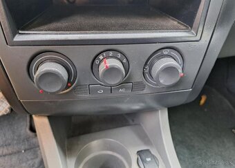 Seat Ibiza 1,2 i benzín manuál 51 kw - 20