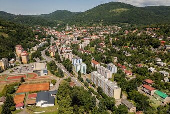 Exkluzívne na predaj priestranný čiastočne prerobený 3 izbov - 20