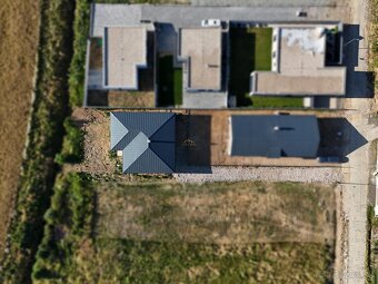 Moderný 4i RD Nerušený výhľad + Krytá terasa, 635m², Cestice - 20