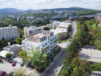 REZERVOVANÉ - 5 izbový byt s terasou s krásnym výhľadom pri  - 20