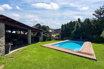 Predaj 2podlažný 6izb. rod.dom  s dvoj garážou    na Kozáck - 20