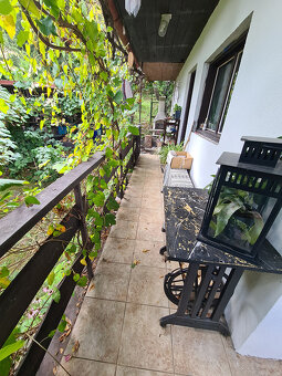 Záhrada s murovanou chatou s nádherným výhľadom - 20