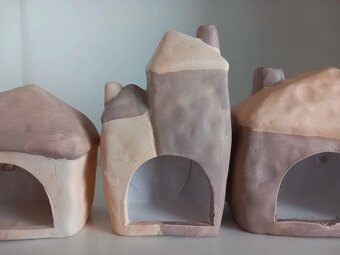 Sada 3ks ručne robené keramické domčeky na sviečku - 20