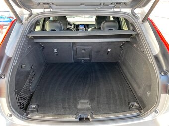 Volvo XC60 B4 145kW AWD Geartronic Plus Dark - 20