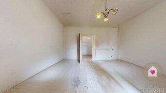 Veľký priestranný pozemok o rozlohe 7745 m2 s RD, Jelka - 20