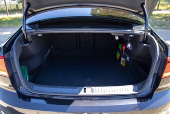Volkswagen Passat 2.0 TDI 4Motion DSG TOP STAV - 20