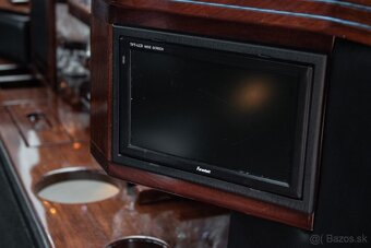 LINCOLN TOWN CAR LIMOUSINE - 20