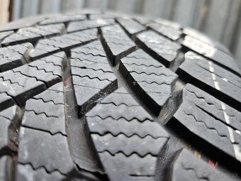 Zimné pneumatiky Bridgestone - 215/65 r17 - 20