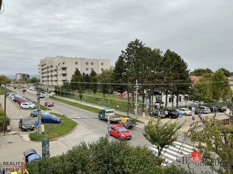 REZERVOVANÉ:Priestranný 3-izbový byt v Bernolákove: pokoj, z - 20