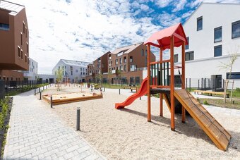 REZERVOVANÝ - MIKELSSEN - Na predaj priestranný 3 izbový byt - 20