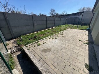 Investičný dom na prenajom s 2 bytmi, dobrá lokalita - 20