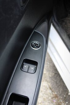 Hyundai i10 1.2i 16V DOHC Comfort A/T - 20