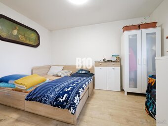 REZERVOVANÉ Rodinný dom s bazénom + samostatný 1 izb domček  - 20