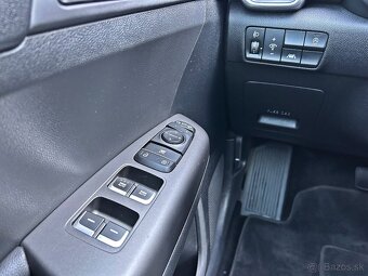 Kia SPORTAGE 1,6TGDi AT7 4x4 BLACK Editio + ŤAŽÉ - 20