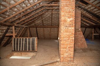 EXKLUZÍVNE vám ponúkame na predaj starší rodinný dom s veľký - 20