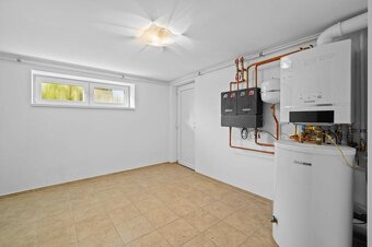 REZERVOVANÉI Predaj 5 - izb.dom v obľúbenej lokalite Ivanka  - 20