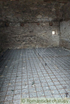 Kamenný domček pri Detve – rozpracovaná chalupa s veľkým p - 20