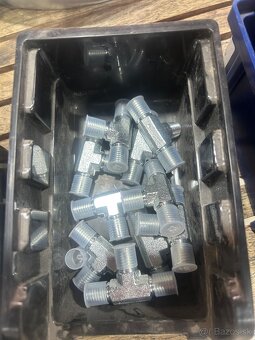 V ponuke hydraulické komponenti - 20