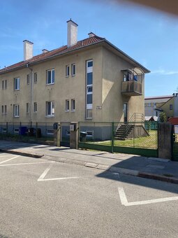 Ponúkam 2 izb. tehlový byt na zámostí v Trenčíne. - 20
