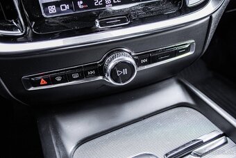 Volvo V60 B4 Inscription 2.0 benzín HEV 145 kW, 2022 - 20