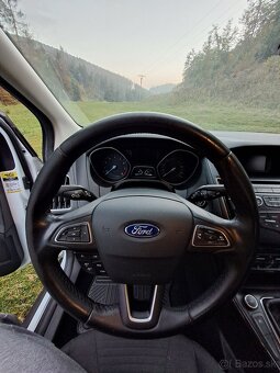 Ford Focus Combi 1.0 EcoBoost Rival X - rodinné auto - 20