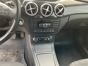 Mercedes-Benz B 220 CDI 2013 panoráma - 20