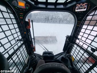 Pásový nakladač Bobcat T770 s nosnosťou 2,5 tony. Americký v - 20