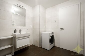 Ponúkam na prenájom dvojizbový byt s garážovým státim v poly - 20