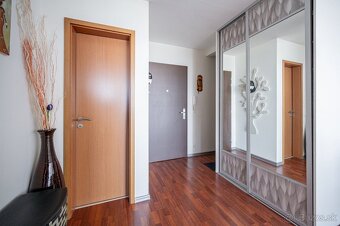 NOMA | TRI VEŽE - Veľkorysý 2-izbový BYT s krásnym výhľadom  - 20