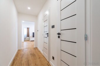 PREDANÝ - Na predaj pekný 3-izbový byt po rekonštrukcii na u - 20