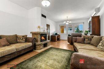 Priestranný, zrekonštruovaný  6 izbový rodinný dom so zariad - 20