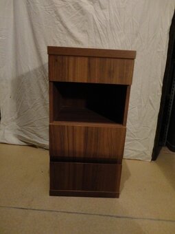 Spálňa drevená - posteľ, komoda, stolík - 20