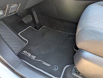 Toyota RAV4 2.5 hybrid 2021, 67 tkm - 20