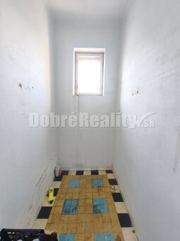 Priestranný ,slnečný rodinný dom v pôvodnom stave , vhodný n - 20