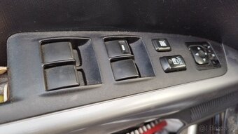 Mitsubishi Outlander 2,2DID,7miestne,automat - 20