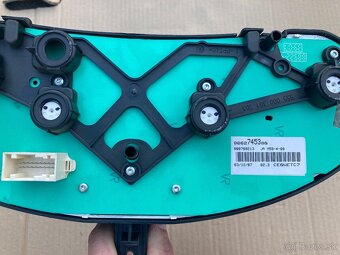 Budík/ prístrojový panel - 20