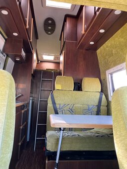 Obytná dodávka VW Crafter 2.5 TDI 120kw MT6 - 20