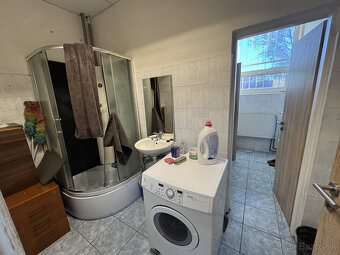 Prenájom skladového priestoru 1070 m² v meste Bratislava - 20